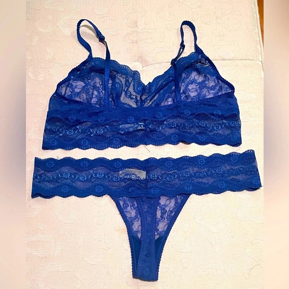 B.tempt'd Lace Kiss bralette and thong set. Royal Blue. XL - Picture 6 of 12